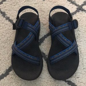 Size 10 Blue, Aztec, Open toed Chacos.